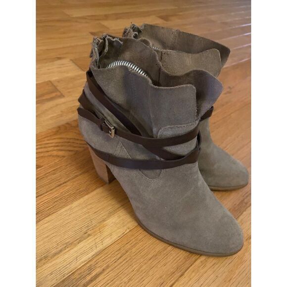 Carlos Santana Womens Taupe Leather Raw Edge Strappy Heeled Ankle Boots size 9 - Picture 2 of 9